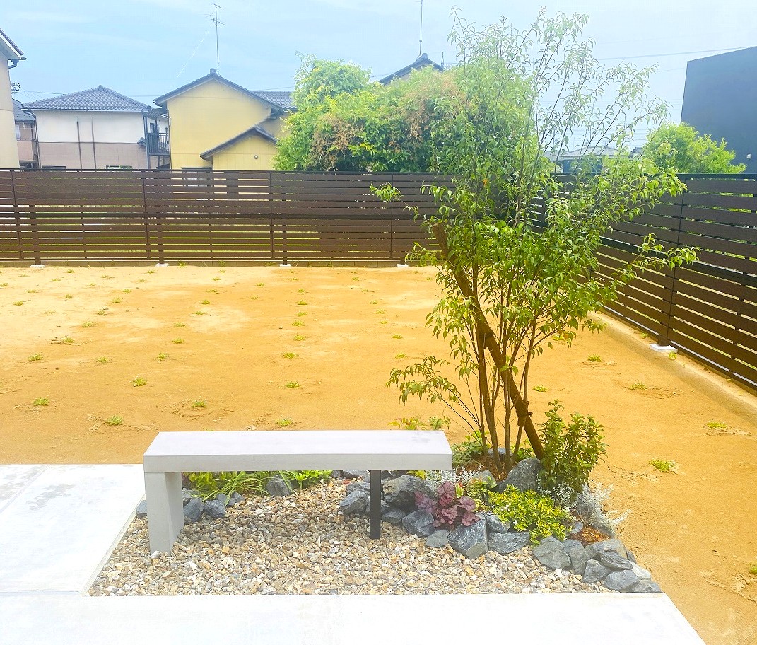 石川県お庭　石川県造園工事　ニュートベンチ　ハイノキ 割栗石　お庭コンパクト
