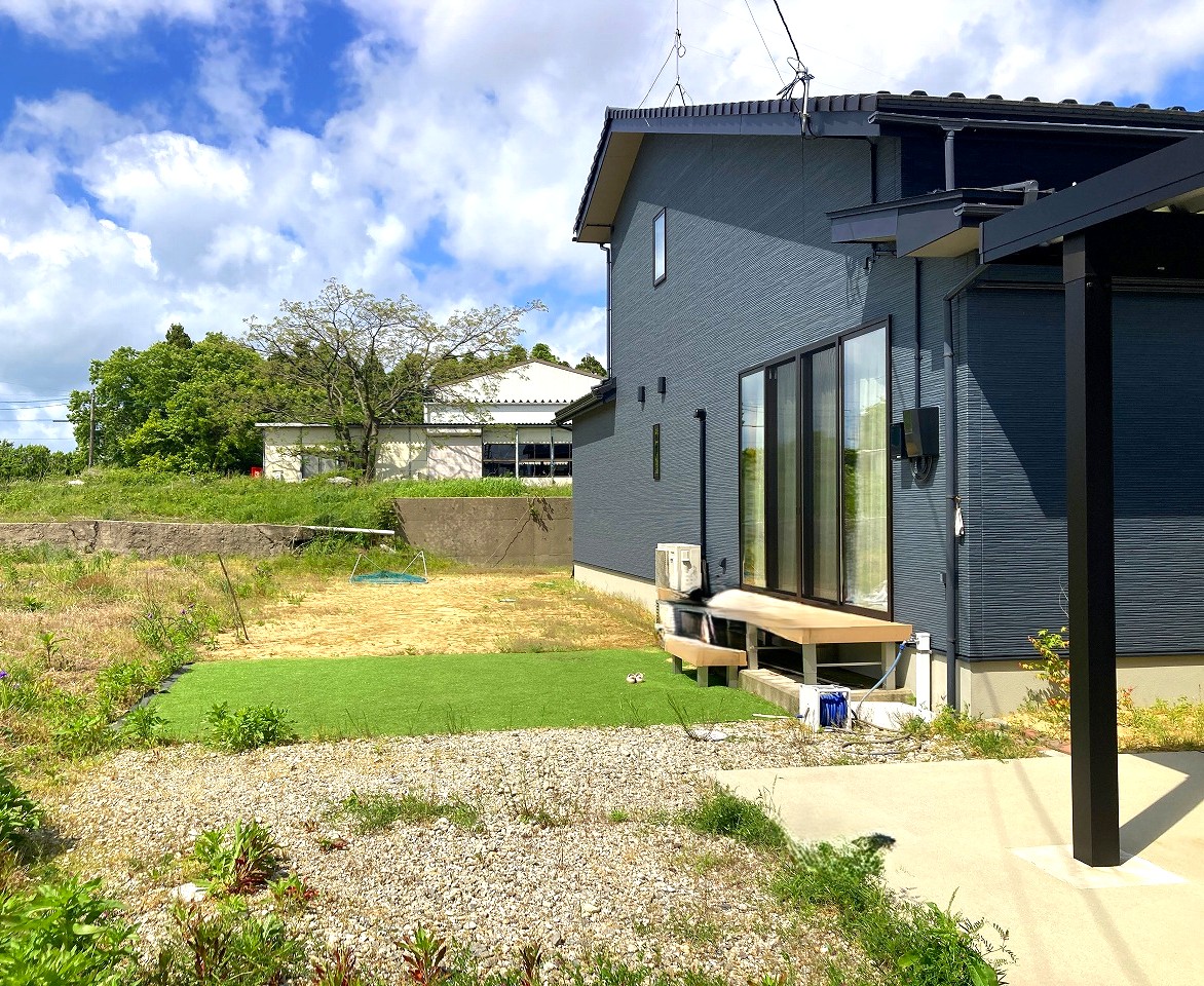 石川県かほく市 アプローチとフェンス設置工事の施工前の様子
