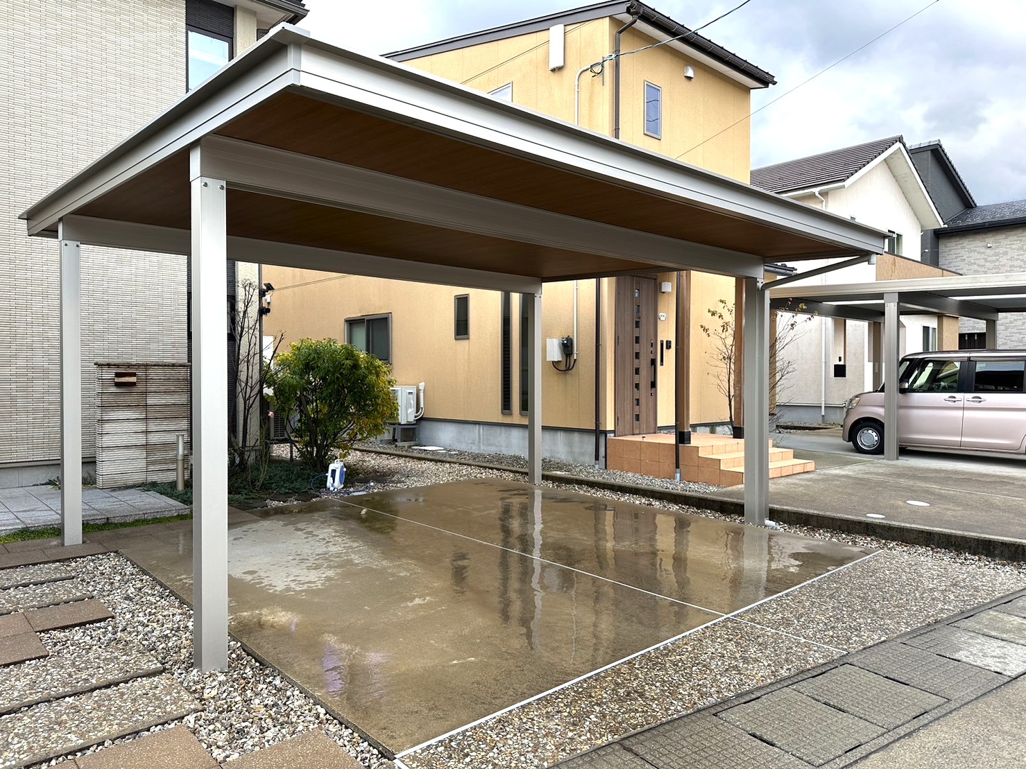 白山市Ｍ様邸　理想の外構に寄り添う、上質なカーポートデザイン