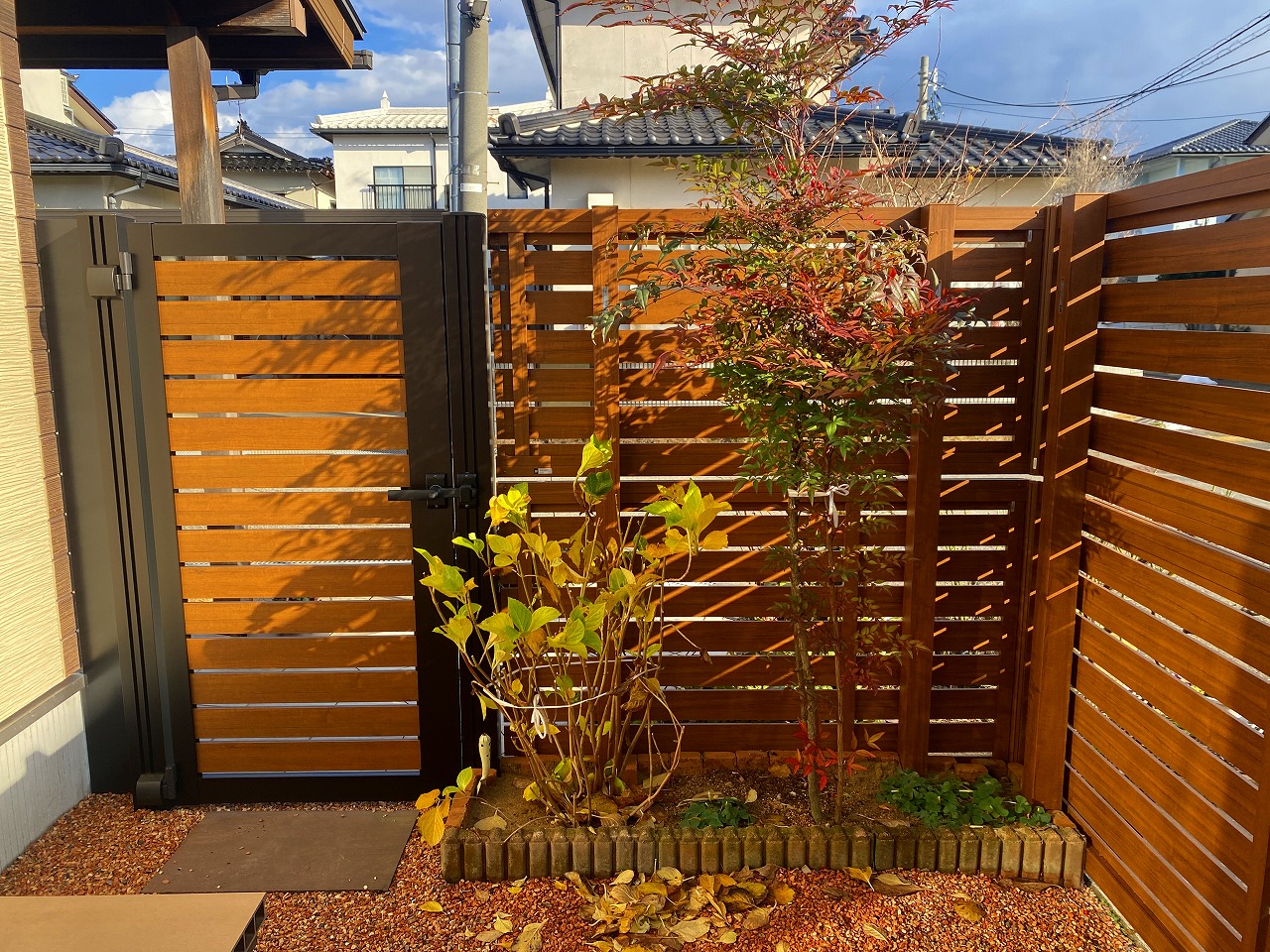 金沢市目隠しフェンス、金沢市門扉、石川県目隠しフェンス、石川県門扉、金沢市エクテリア、石川県エクテリア、ルシアス門扉　YS2型、ルシアスフェンスH02型